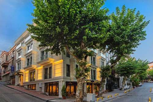 www.grandnakihotel.com