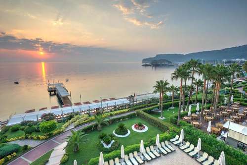 www.goldenlotushotel.com