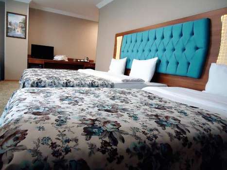 www.goldenloungehotel.com