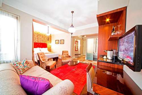 www.azadehotel.com