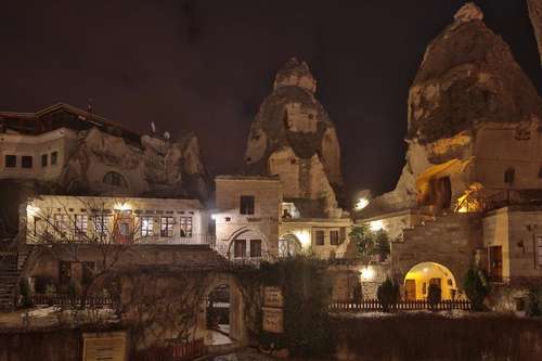 www.ambercavesuites.com