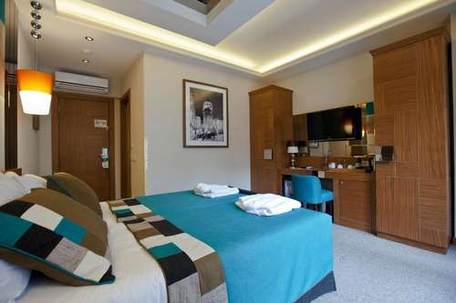 www.collagehotels.com