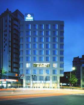 www.ambiencehotel.com.tw