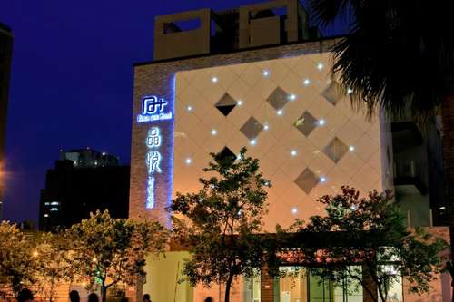 www.grandcrystalhotel.com