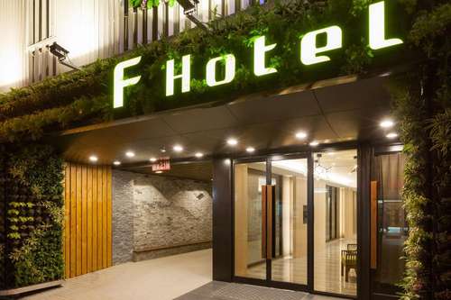 www.zizahotel.com