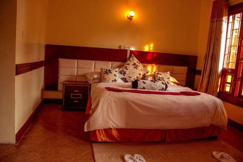 www.thecharityhotel.com