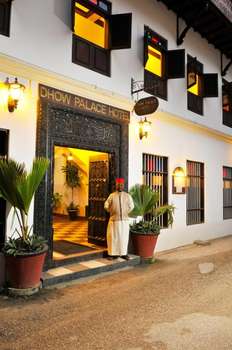 www.dhowpalace-hotel.com