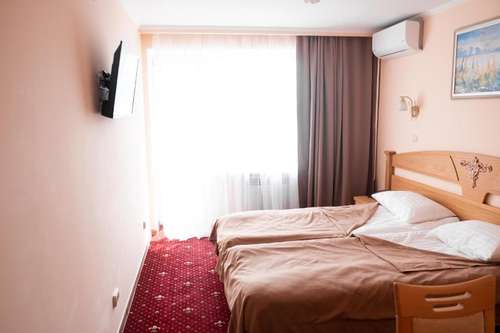 www.hotelhalychyna.com