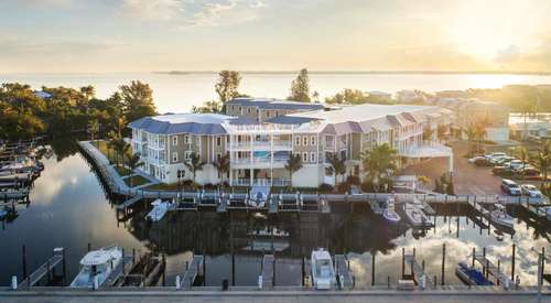 www.waterlineresort.com
