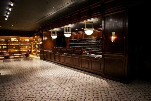 www.adolphus.com