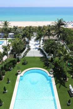 www.cadillachotelmiamibeach.com