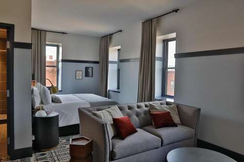 www.lorahotel.com
