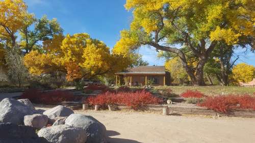 www.abiquiuinn.com