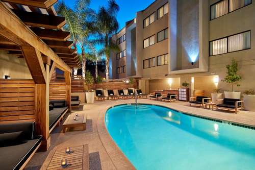 www.theanzahotel.com