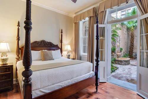 www.saintjameshotel.com