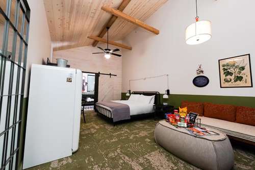 www.cottoncourthotel.com