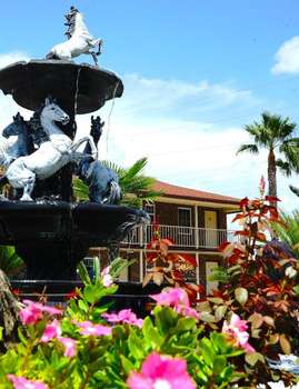 www.savannahinnandsuites.com