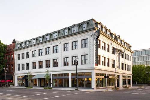 www.hotelgrandstark.com