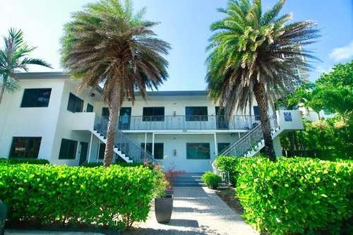 www.makanibeachhouse.com