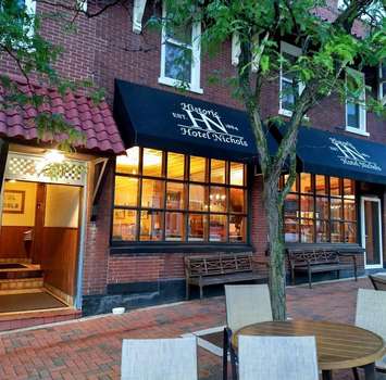 www.hotelnichols.com