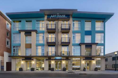 www.arthousesantarosa.com