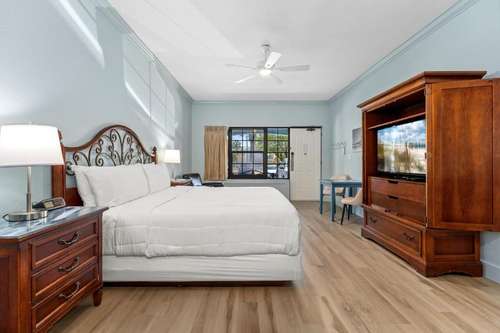 www.destinbeachsideinn.com
