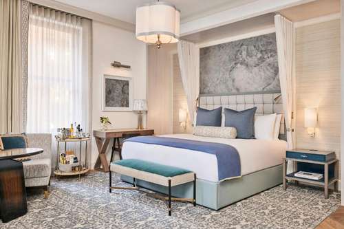 www.thewallsthotel.com