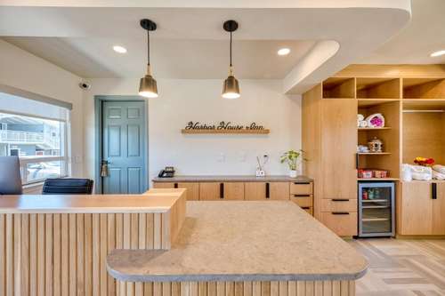 www.harborhouseinnmorrobay.com