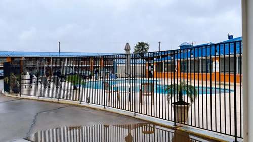 www.theclassicdesertairehotel.com