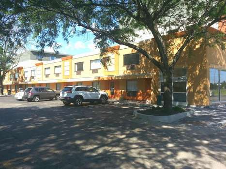 www.chicagolakeshorehotel.com
