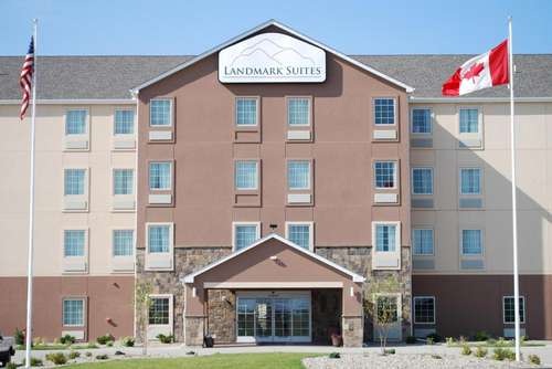 www.landmarksuiteswilliston.com
