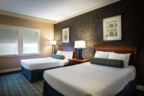 www.thewhitehallhouston.com
