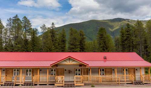 www.halfwayhotelglacier.com