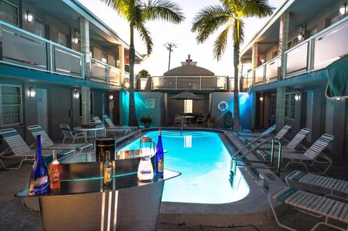 www.camelotbeachsuites.com
