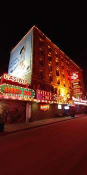 www.hotelnevada.com