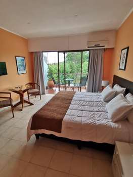 www.nuevohotelplaza.com.uy