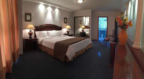 www.crystalpalacehotel.com.uy