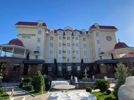 www.alexanderhotel.uz