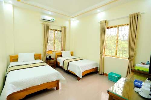 www.huyhoanhotel.com