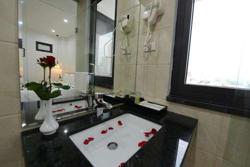 www.bluehanoiinn.com