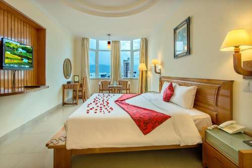 www.goldenseahotelvn.com
