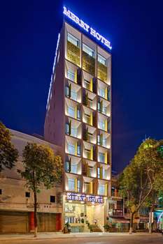 www.merryhoteldanang.com