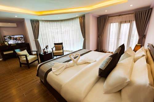 www.lebordeauxsapahotel.com