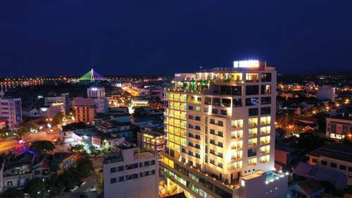 www.tanbinhhotel.com.vn