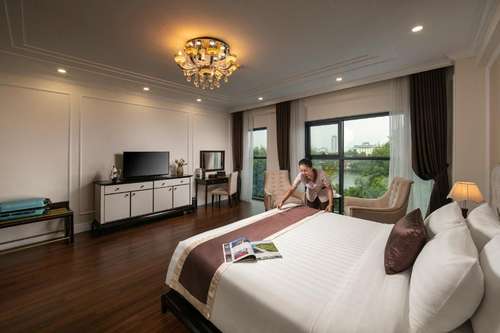 www.adonishotel.com.vn