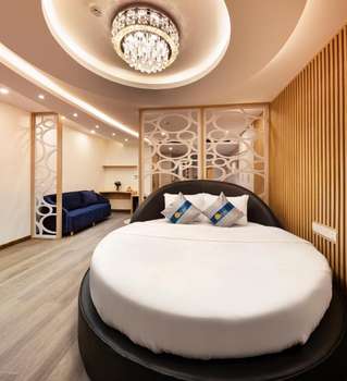www.luckysunhotel.com