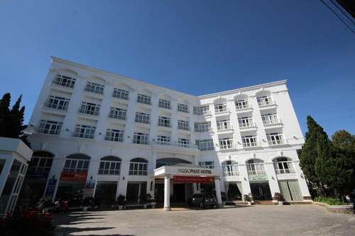 www.ngocphatdalathotel.com