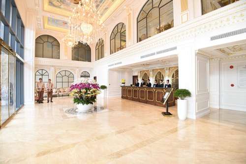 www.phucuonghotel.com
