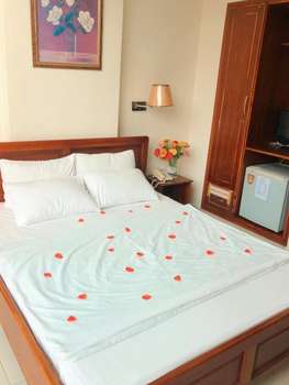 www.nhatanh2hotel.com
