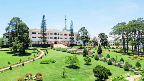 www.dalatpalacehotel.com